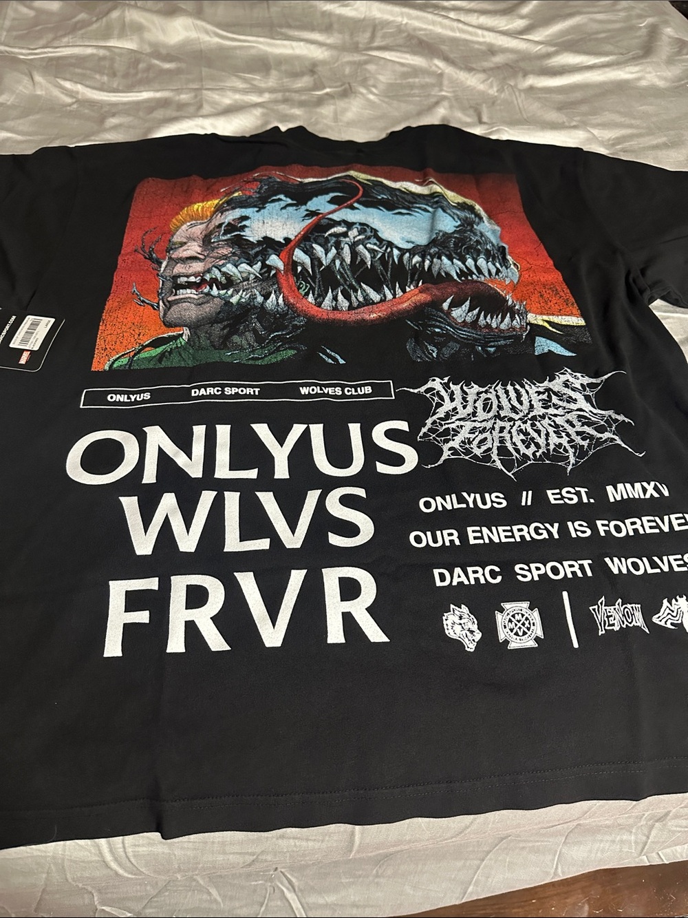 Darc Sport Black Short-Sleeve Tee with Multicolor Wolf Graphic